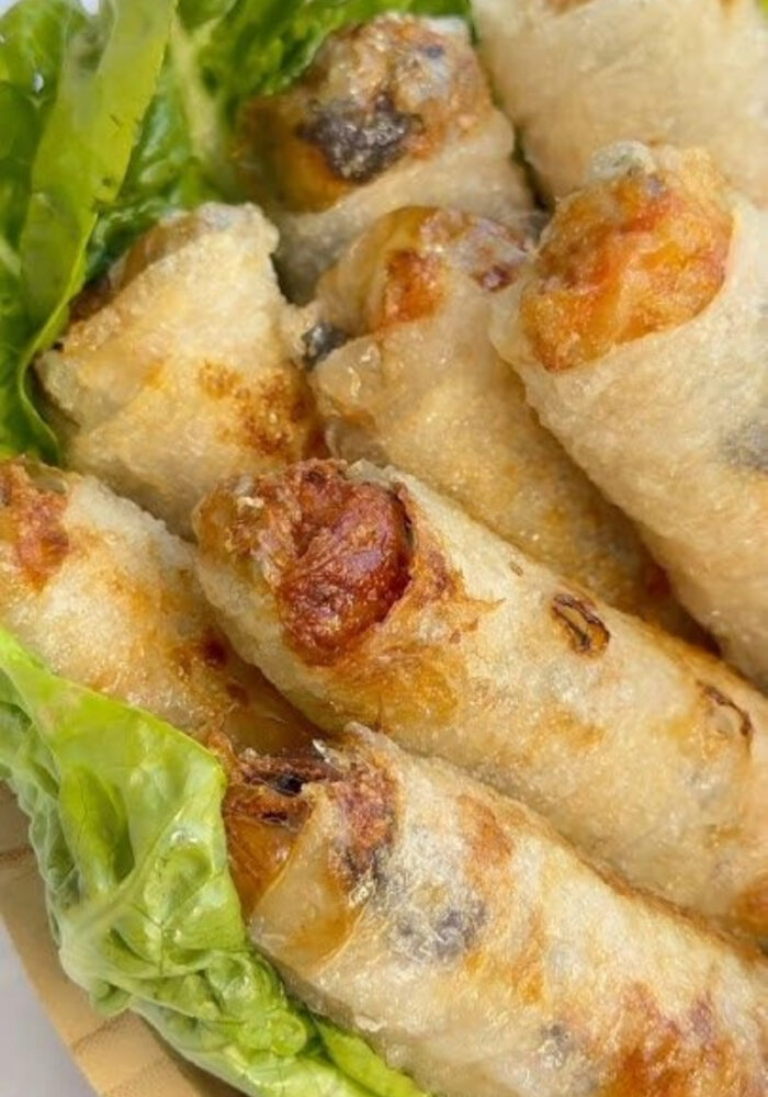 Nems Vietnamien & Salade Fraîche : Un Voyage Culinaire entre Croustillant et Légèreté